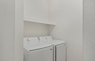 New Downtown Luxury APT ' 2 King Beds, Free Parking, Fast Wi-Fi & Gym Access! - Foto 25