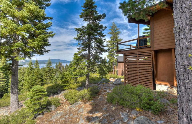 Chamberland Getaway Lake Views w/ Deck! - Foto 25