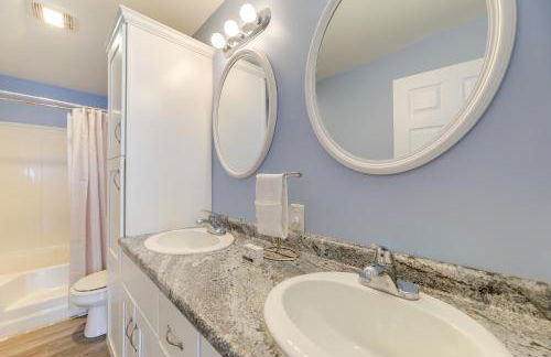 Coastal Emerald Isle Retreat with Deck and Grill! - Foto 14