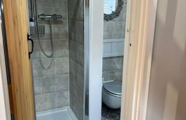 The Shack - Thatched Self Contained Annex - Photo 14