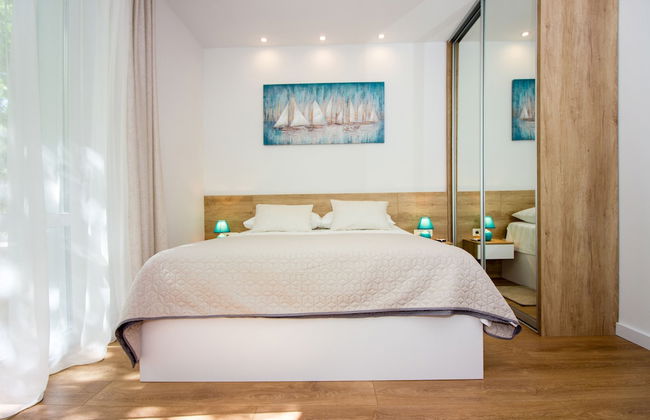 Lugo Apartments - Photo 4