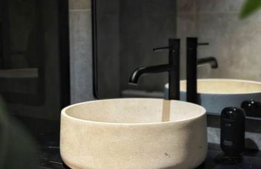 KING BED •Private Patio&Parking•Sophisticated Stay - Foto 3