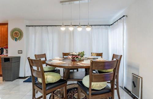 Family Fun 4-bedroom house House with Free Heated Pool & Hot Tub & Game Room & Mini Golf in Chandler - Foto 32