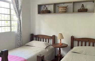 Chácara Casa Amarela - estrutura completa de lazer - ambientes elegantes e exclusivos - campo de futebol e bocha - piscina - lareiras - 10 min Rota do Vinho - Foto 50