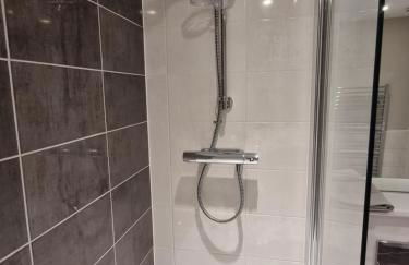 The Silverstone House. Comfort, Convenience and no hassle at the doorstep of Silverstone Race Circuit. - Photo 21