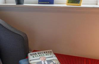 Spacious 5-bedroom home perfect for large groups - Foto 41