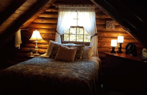 Deer Valley Retreat, Lovely Log Cabin with Fireplace & Garden Views- Perfect for a Relaxing Getaway! - Foto 34