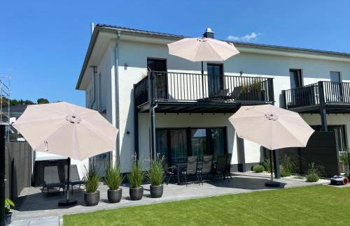 8 Personen Ferienhaus ,,Seegelblick" am Goitzschesee, erste Reihe am Strand mit Sauna, Whirlpool, Kamin, Wallbox & SUP - Foto 2