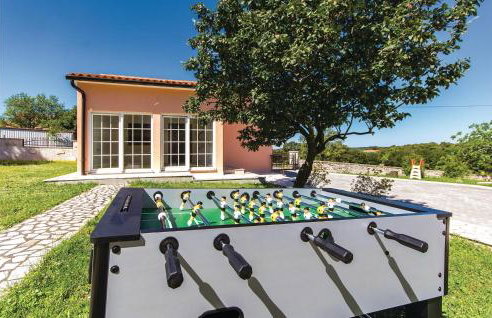 Beautiful Apartment In Hrboki With Wifi - Photo 11