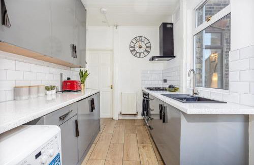 3 Bedrooms & 2 Showers - Home From Home - Foto 27