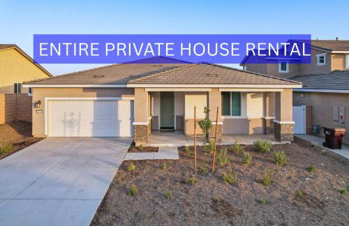 Entire Private House Mountain Edge, New House, Ranch, Gated Yard, 4 Bedrooms 2 Bathrooms, Available Now - Foto 1