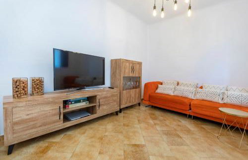 21 Sleeps Private Pool Villa & BBQ Near Barcelona - Foto 23