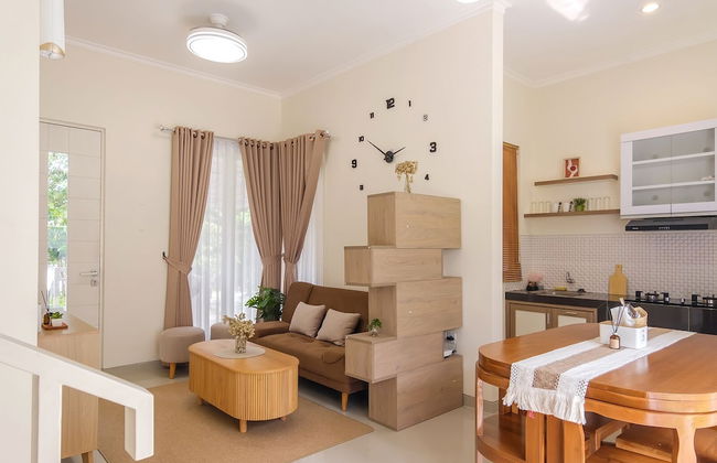 Calma Edelweiss Villa Lawang Malang - Photo 25