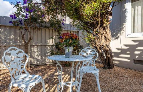 Charming Garden Cottage- steps to historic Old Town Half Moon Bay - Foto 21