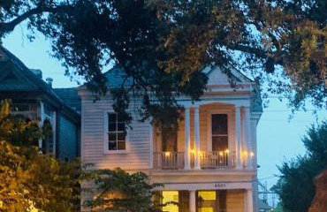 4BR 3 BA HUGE, Balcony, Cemetery, Streetcar sleeps 8! - Photo 15