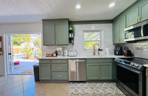 Tropical escape Pool Garden & Patio Near Tampa - Foto 16