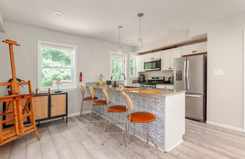 Stylish 3BR Townhouse with Backyard,and Easy Parking - Photo 39