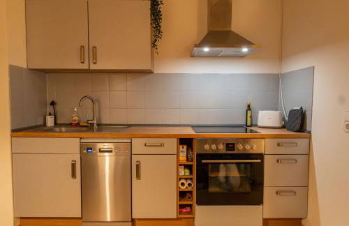 K15 Cozy, Unique & Spacious 3-Room Apartment with Balcony or Single Room by LIPA - Foto 8