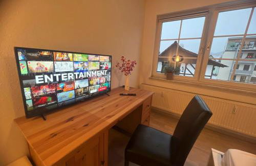 Große & voll ausgestattete Apartments, Studios, Doppelzimmer, Workspace, Parkplatz, Netflix, Prime & schnelles Wifi in ruhiger Lage mit Garten - Foto 11