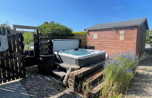 Baywatch Mawgan Porth Spacious Home sleeps 9, Games room, Parking & Garden - Foto 34