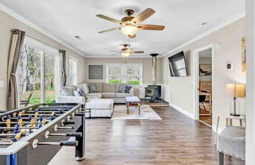 Greensboro Get-together, K Bed, Secret Playroom, central location - Foto 1