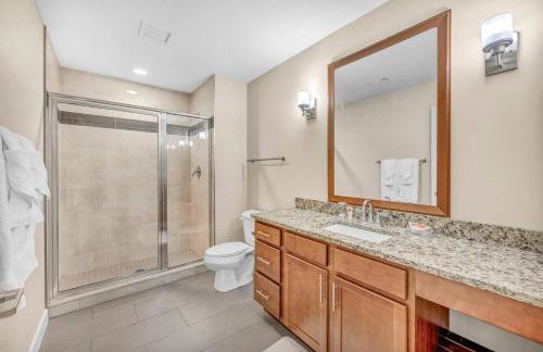 LAKE VIEW Sky-Suite in the Heart of Downtown! - Photo 27