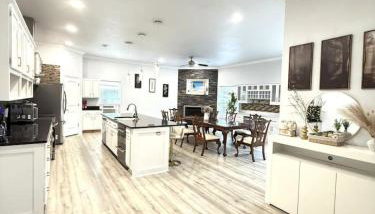 Beach 6BR Pool BBQ 5 Min to Beach Sleep 14 - Foto 3