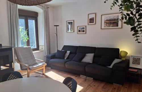 Apartamento REFORMADO -75m - VISTAS a la montaña y al rio - Wifi - TRASTERO en planta calle - Junto a Parking publico - Foto 2