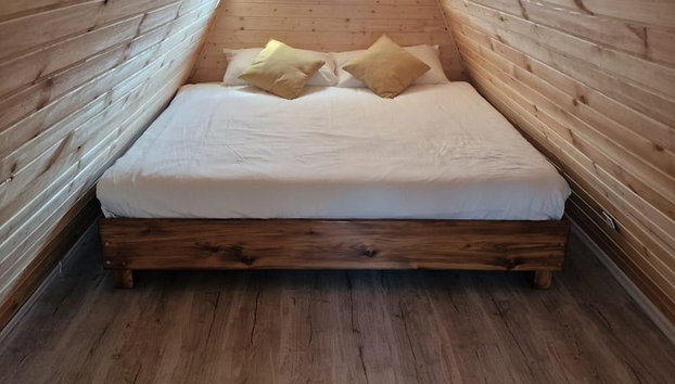 Bucovina-a-framehouse-hottub-fireplace-patio-wifi - Foto 3, Quarto