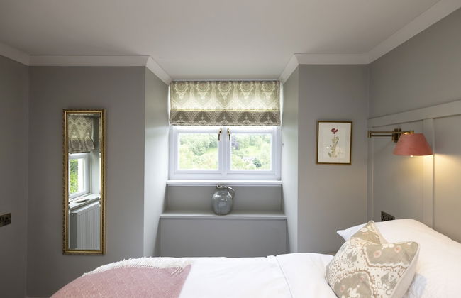 JOIVY Exceptional Cottage W/ Stunning Country Views - Photo 4