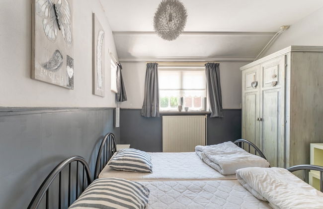 Group Home in Giethoorn With Waterside Terrace - Photo 7