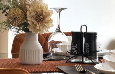 Modern Top-Floor 2-Bedroom, 2-Bathroom Apartment with Lift & a Private Balcony, Sleeps 6 - Foto 9