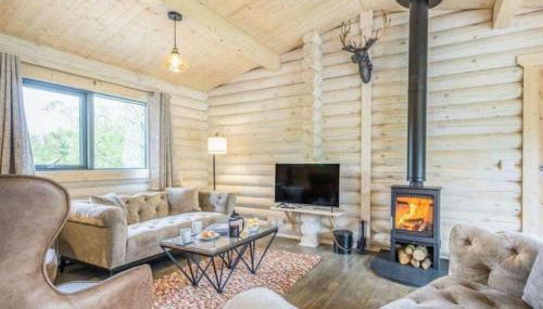 Treetops Luxury Log Cabin - Hot tub, BBQ & Sauna - Foto 1