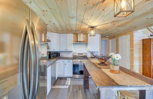 Secluded Cabin with Mtn Views about 33 Mi to Bigfork! - Photo 8