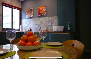 Apartment with Terrace and Sea View - Photo 17