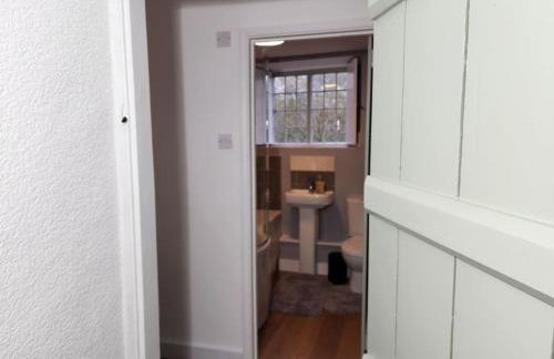 Swan Cottage 2-Bedroom-Netflix-Parking-Nature-Canal - Photo 27