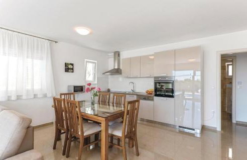 Six-Bedroom Holiday Home In Rogoznica - Foto 4