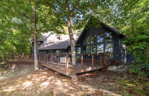 Exclusive Wooded Chalet w Magnificent River Views - Foto 57