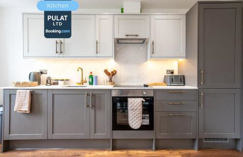 3BR Flat By Pulat Short Lets & Serviced Accommodation London With Pool Table, SmartTV & AC - Foto 18