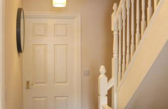 Central Townhouse Tipton - Sleeps 8 - Ideal for Contractors & Families - Foto 18