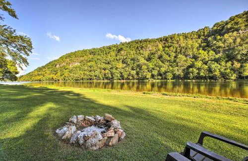 Cozy Waterfront Cottage with Deck on White River! - Foto 18