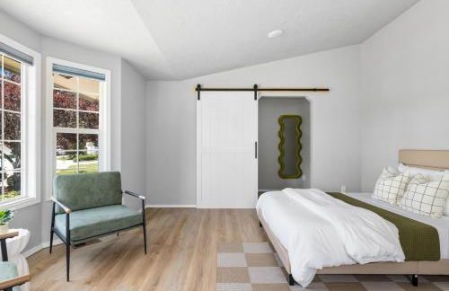 Stylish Renovation, Perfect for Families & Pets, Garage Parking, Sleeps 10 - Foto 17