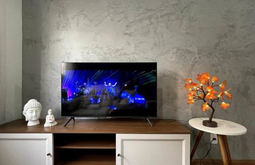 CONDOMÍNIO SOLAR DI LUCCA lindo apartamento com AR CONDICIONADO e próximo a UEL - Foto 1