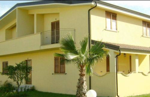 Caulonia, 2 bed 1st Floor Apartment Close To Beach - Foto 1