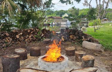 Fun, relaxing, charming retreat - Photo 4