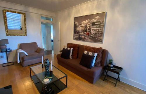 2 Bedroom Flat in Camberwell Green - Central Location with excellent connections to tourist attractions and main London airports - Photo 17