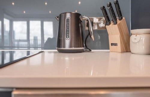 Stylish 2 BDR Apartment By Torr Property Group Short Lets & Serviced Accommodation With Free WiFi Central Manchester - Foto 43