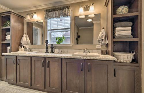 Lakefront Home with Deck, Fishing Dock and Canoe! - Foto 20