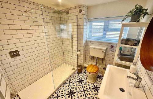 *Brecon Beacons,Log Burner, hot tub Dogs Welcome* - Photo 16