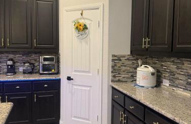 Modern Family Fun Home near AT&T Stadium, Rangers,6Flags, Epic Water Park - Foto 26